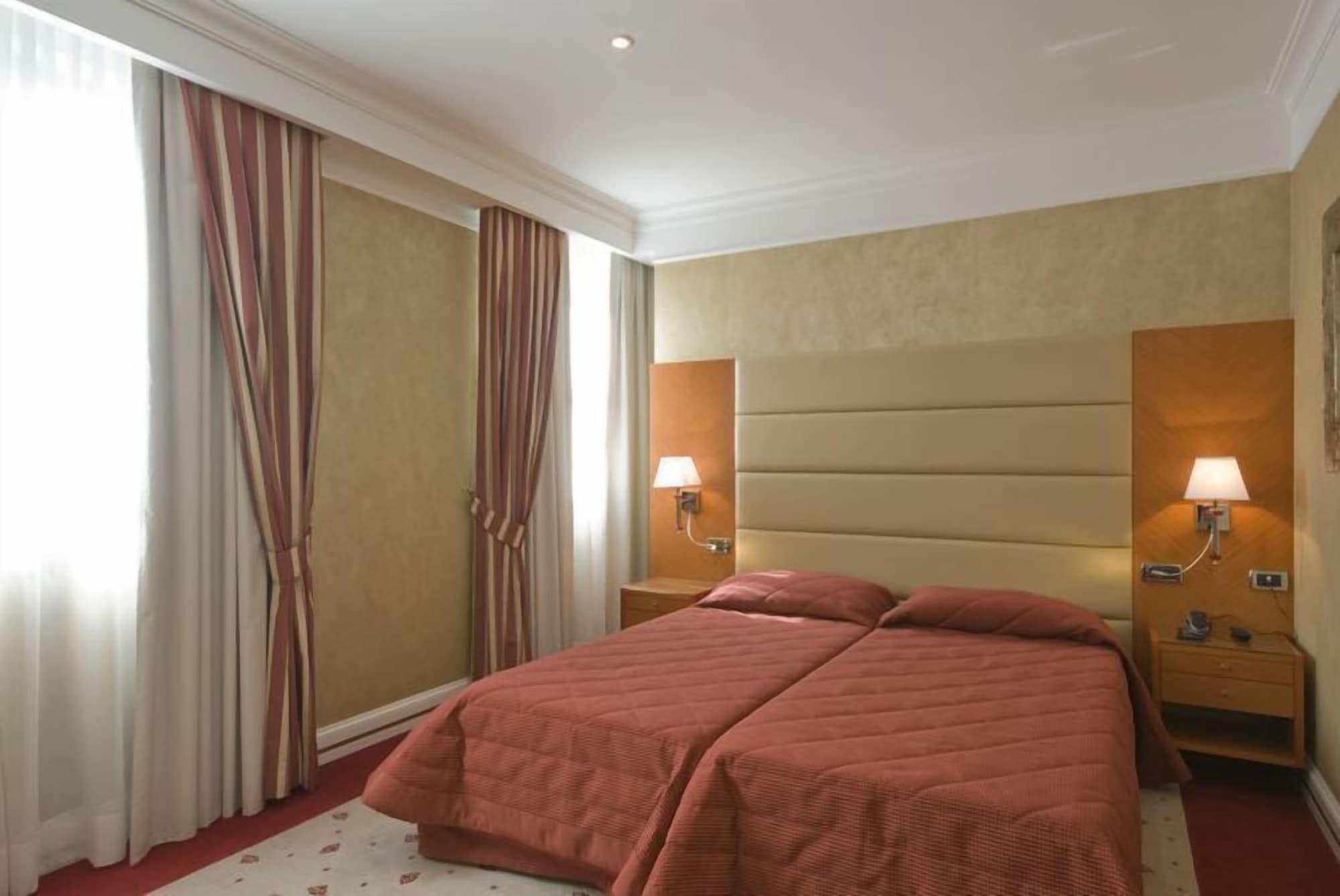 โฮเต็ล เปรูเซีย ลา วิลลา Hotel เปรูจา ภายนอก รูปภาพ