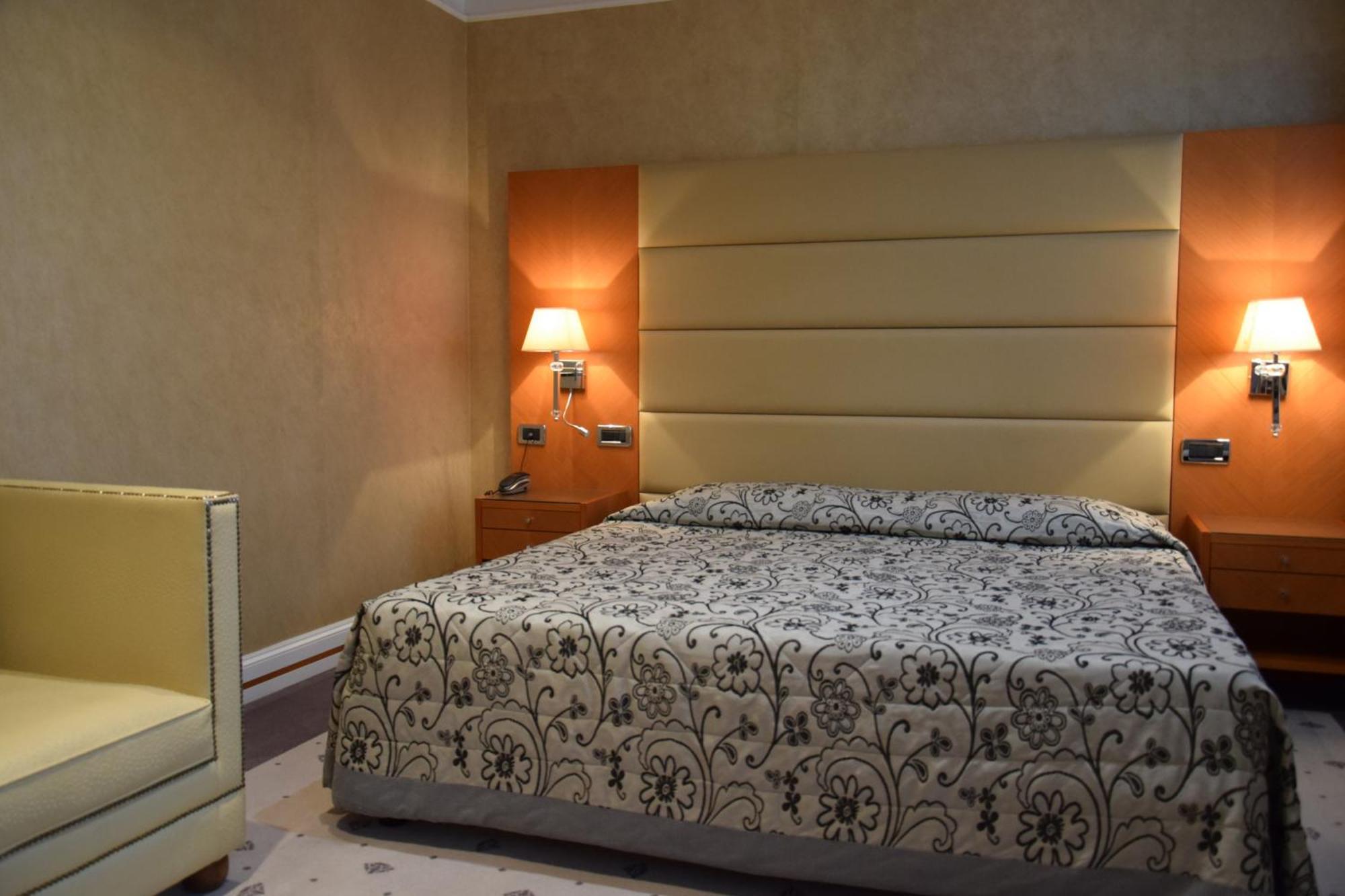 โฮเต็ล เปรูเซีย ลา วิลลา Hotel เปรูจา ภายนอก รูปภาพ