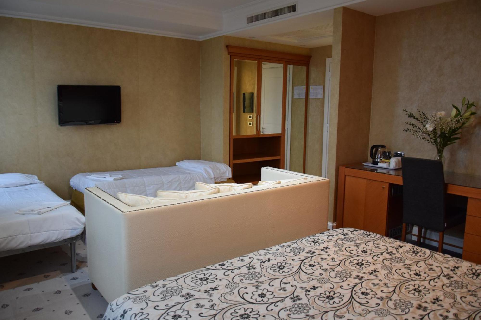 โฮเต็ล เปรูเซีย ลา วิลลา Hotel เปรูจา ภายนอก รูปภาพ