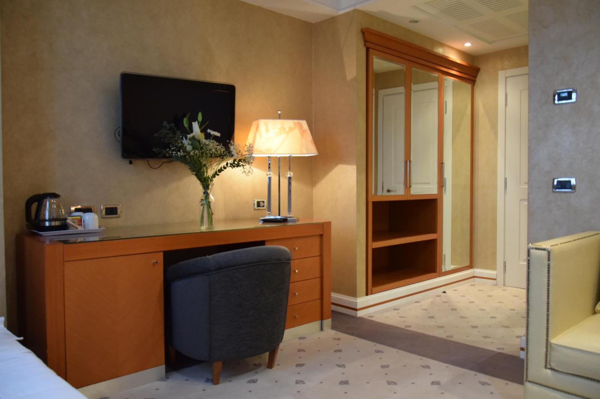 โฮเต็ล เปรูเซีย ลา วิลลา Hotel เปรูจา ภายนอก รูปภาพ