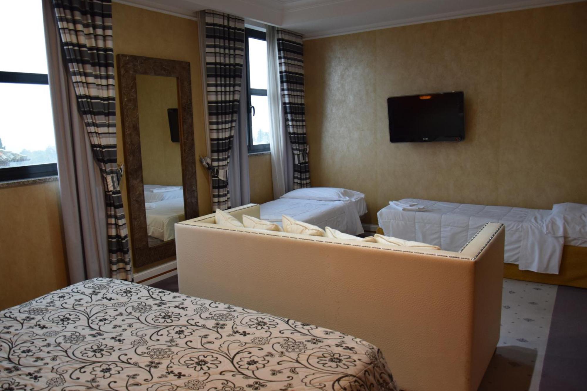 โฮเต็ล เปรูเซีย ลา วิลลา Hotel เปรูจา ภายนอก รูปภาพ