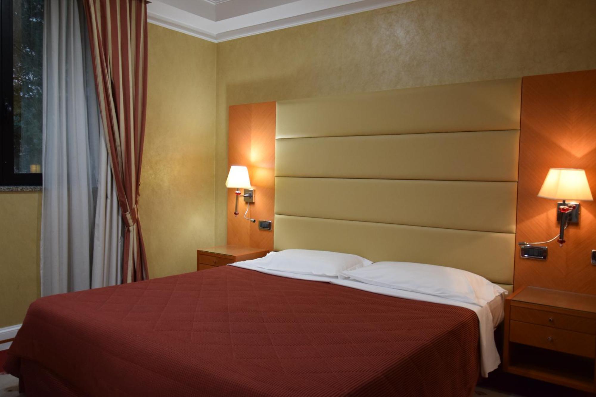 โฮเต็ล เปรูเซีย ลา วิลลา Hotel เปรูจา ภายนอก รูปภาพ