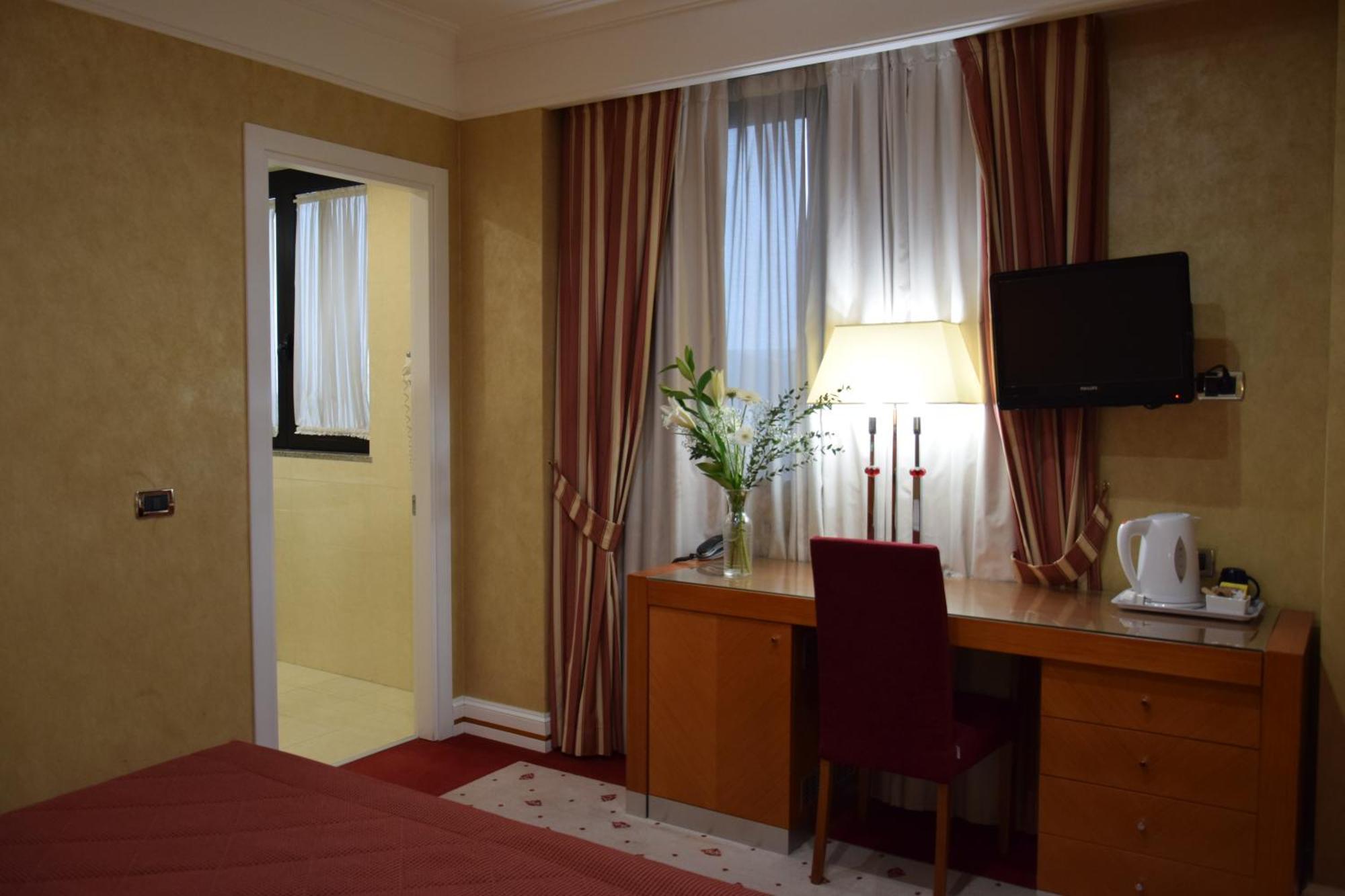 โฮเต็ล เปรูเซีย ลา วิลลา Hotel เปรูจา ภายนอก รูปภาพ