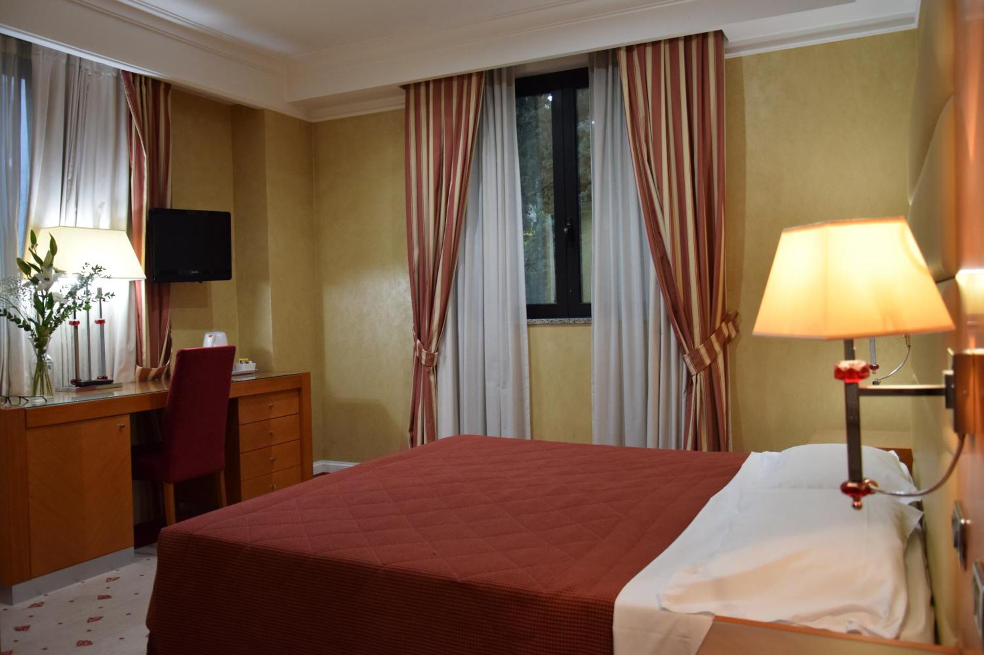 โฮเต็ล เปรูเซีย ลา วิลลา Hotel เปรูจา ภายนอก รูปภาพ