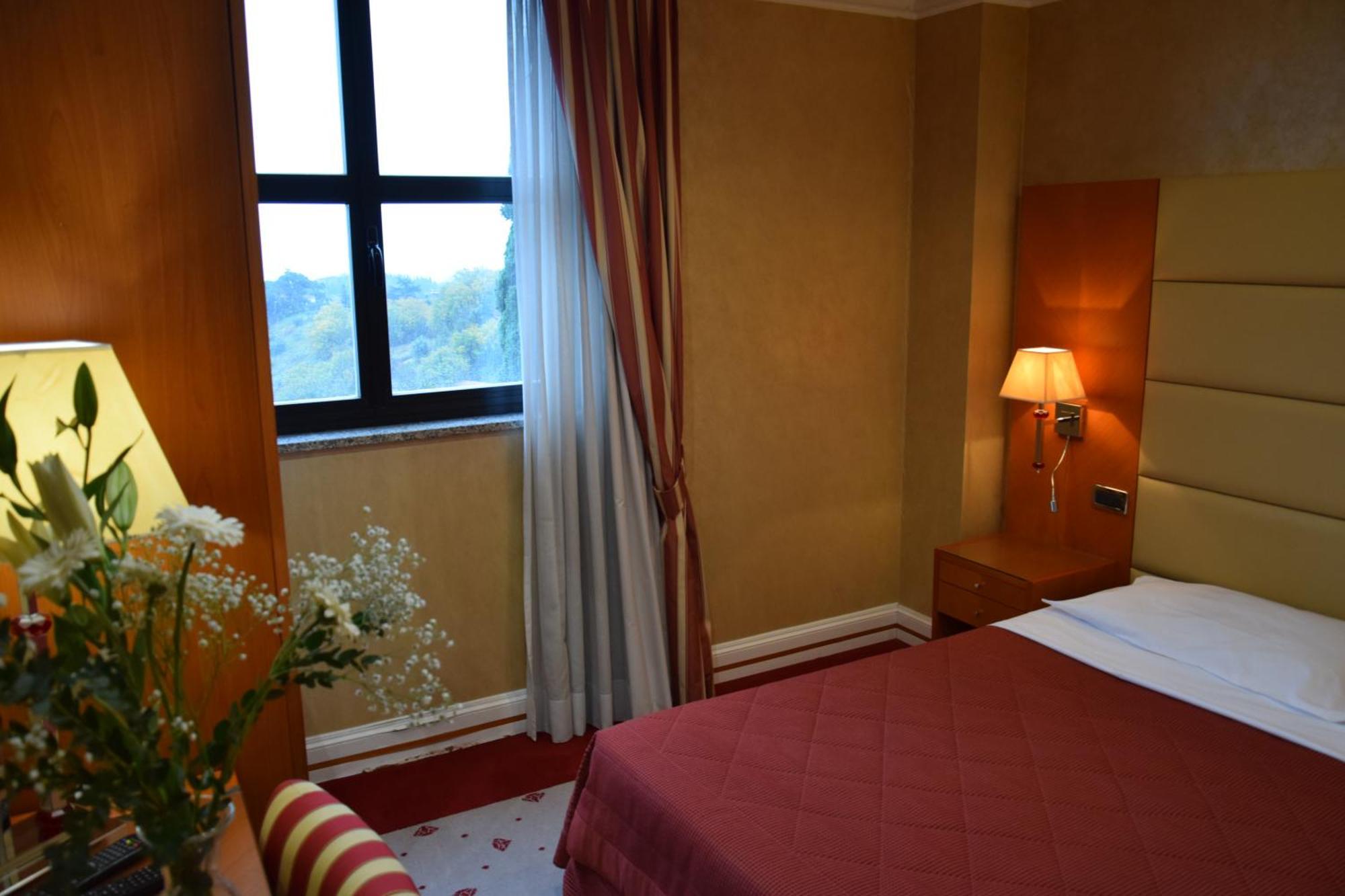 โฮเต็ล เปรูเซีย ลา วิลลา Hotel เปรูจา ภายนอก รูปภาพ